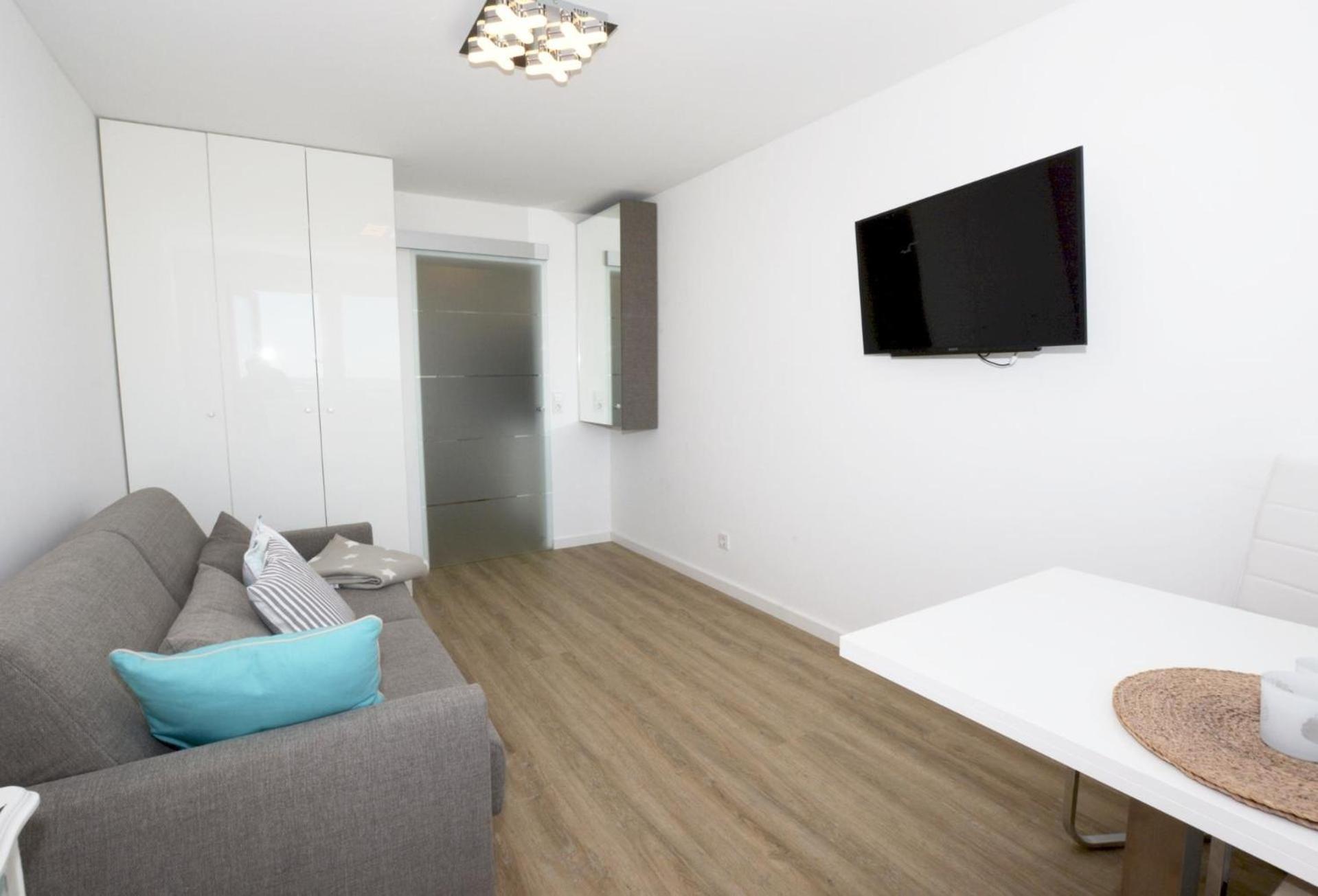 1-194, Traumhafter Blick Ueber Im Haus Metropol, 8 Etage Apartment *